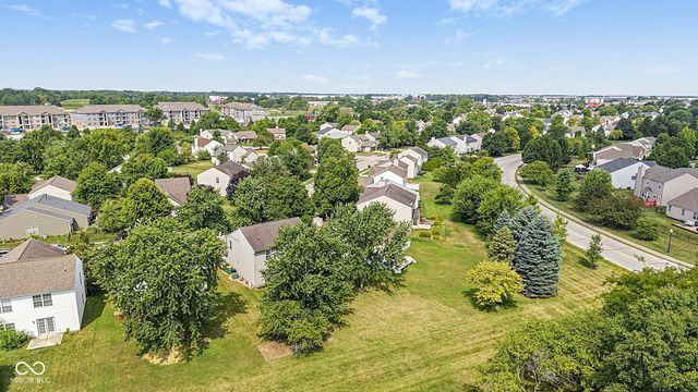 6723 Wimbledon Drive, Zionsville, IN 46077