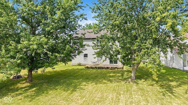 6723 Wimbledon Drive, Zionsville, IN 46077