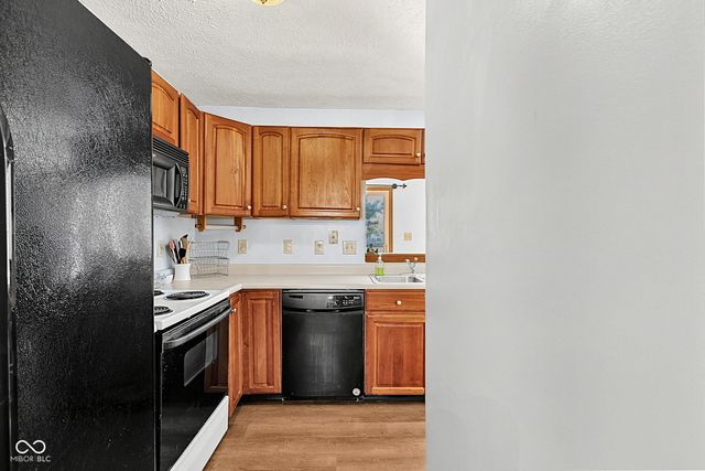 6723 Wimbledon Drive, Zionsville, IN 46077