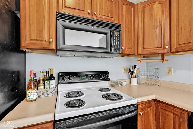 6723 Wimbledon Drive, Zionsville, IN 46077
