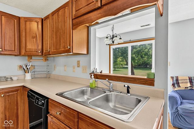 6723 Wimbledon Drive, Zionsville, IN 46077