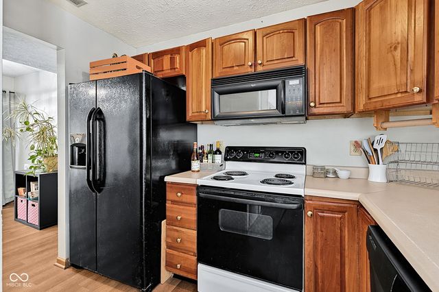 6723 Wimbledon Drive, Zionsville, IN 46077