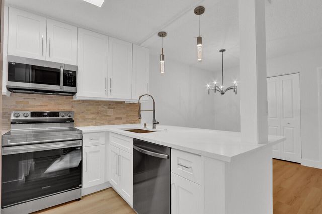 3402 Gardens East Drive 19a, Palm Beach Gardens, FL 33410