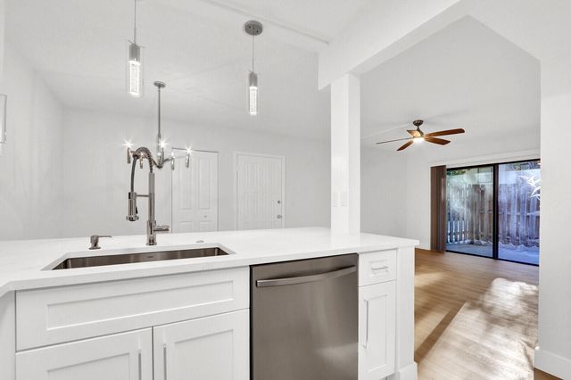 3402 Gardens East Drive 19a, Palm Beach Gardens, FL 33410