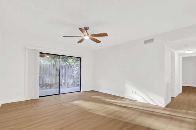 3402 Gardens East Drive 19a, Palm Beach Gardens, FL 33410