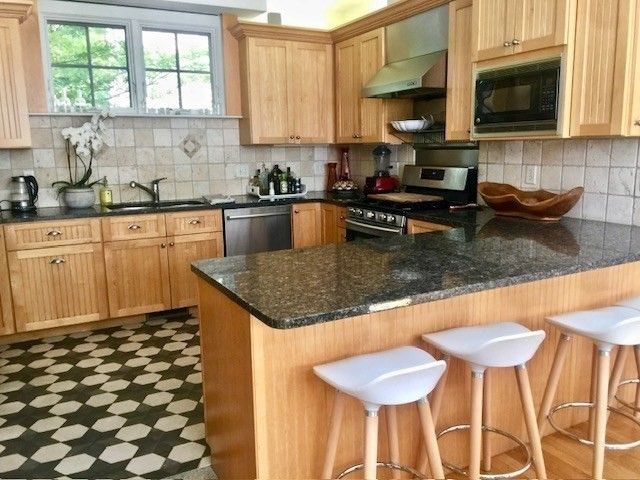 71 Abbottsford, Brookline, MA 02446