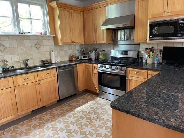71 Abbottsford, Brookline, MA 02446