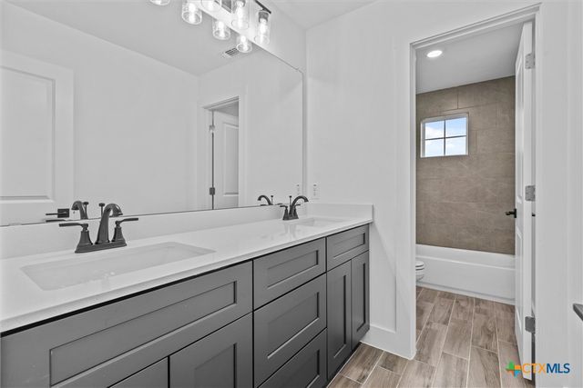 8424 Red Bottle Brush Road, Lago Vista, TX 78645