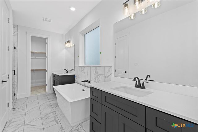 8424 Red Bottle Brush Road, Lago Vista, TX 78645