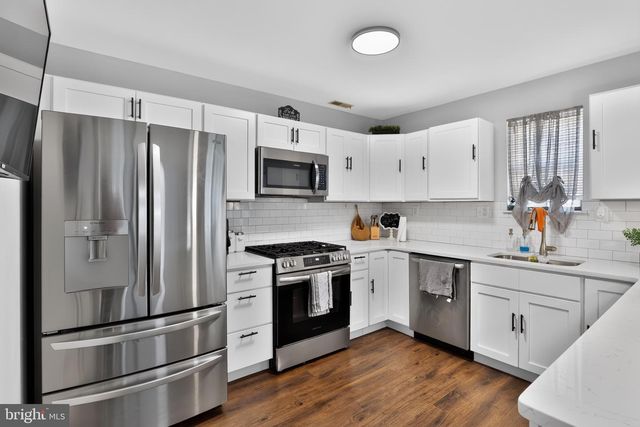 24 HYACINTH LN, Sicklerville, NJ 08081
