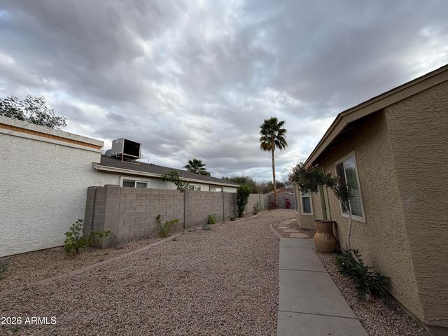 909 E Escuda Drive, Phoenix, AZ 85024