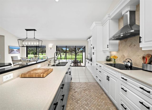 2101 HARBOURSIDE DRIVE 1103, Longboat Key, FL 34228