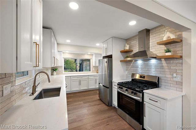 34909 W Chicago Street, Livonia, MI 48150