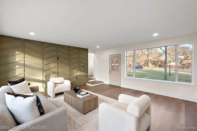 34909 W Chicago Street, Livonia, MI 48150