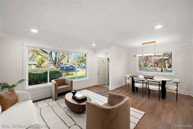 34909 W Chicago Street, Livonia, MI 48150