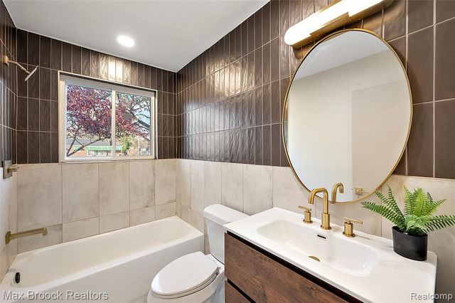 34909 W Chicago Street, Livonia, MI 48150