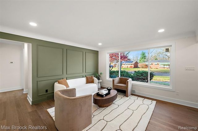 34909 W Chicago Street, Livonia, MI 48150