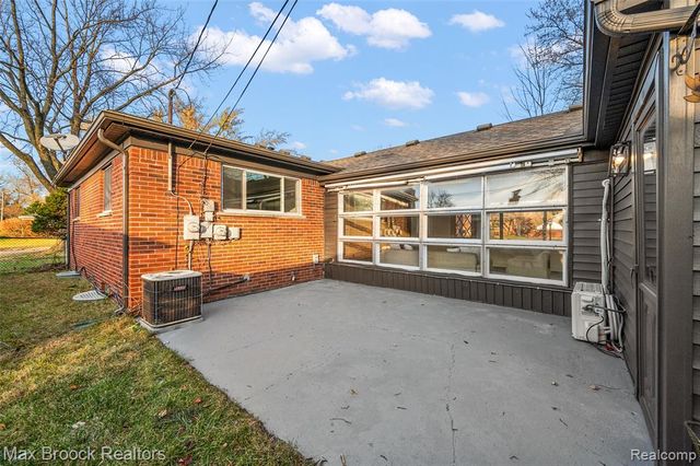 34909 W Chicago Street, Livonia, MI 48150