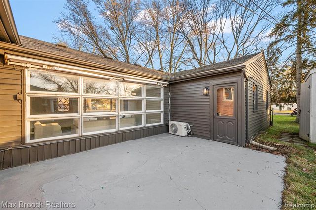 34909 W Chicago Street, Livonia, MI 48150