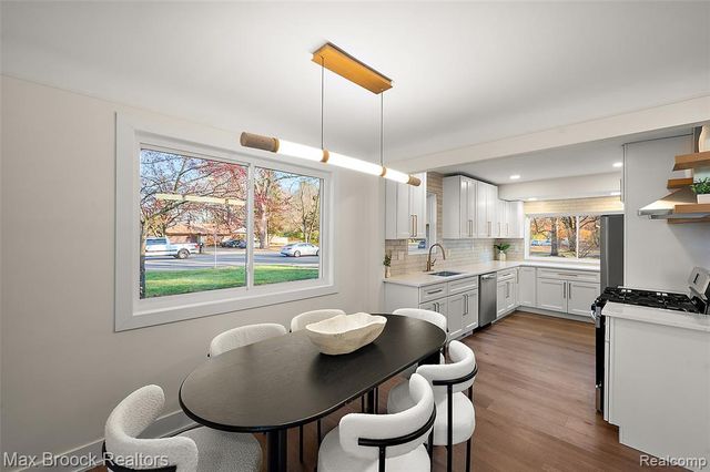 34909 W Chicago Street, Livonia, MI 48150