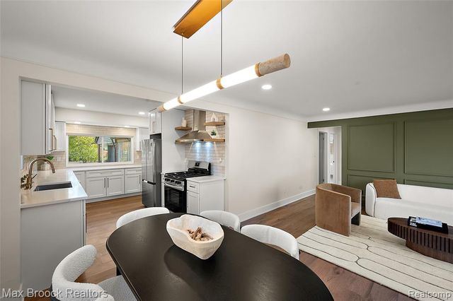 34909 W Chicago Street, Livonia, MI 48150