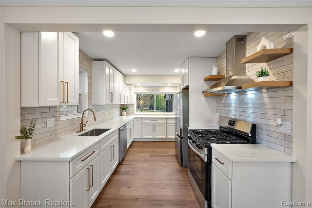 34909 W Chicago Street, Livonia, MI 48150