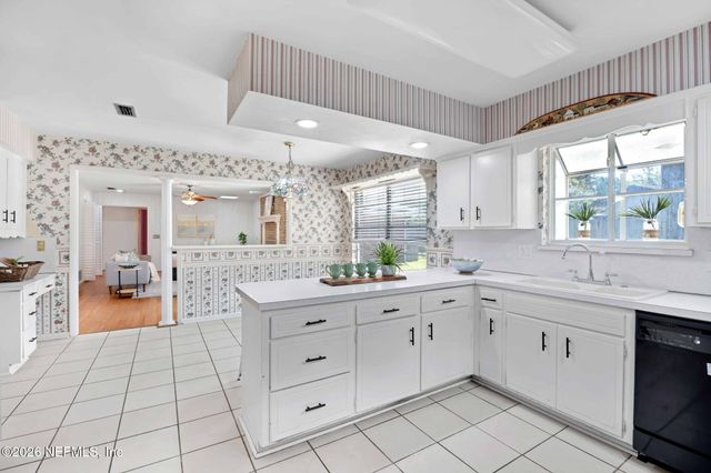 1207 JAMAICA Court, Jacksonville, FL 32216