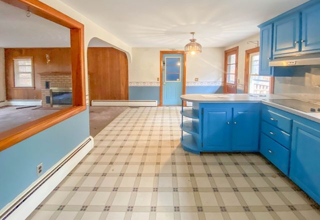 78 Franklin St, Douglas, MA 01516