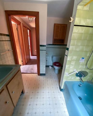 78 Franklin St, Douglas, MA 01516