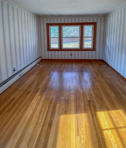 78 Franklin St, Douglas, MA 01516