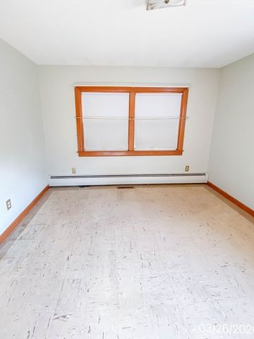 78 Franklin St, Douglas, MA 01516