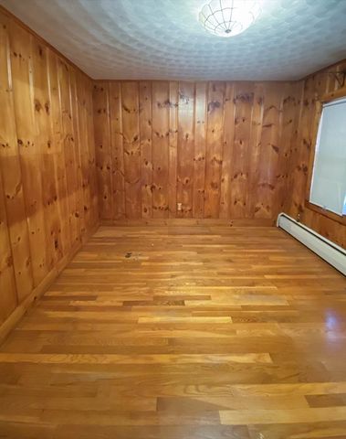 78 Franklin St, Douglas, MA 01516