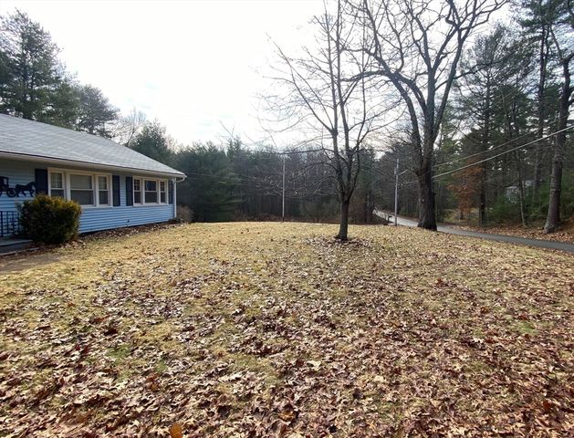 78 Franklin St, Douglas, MA 01516