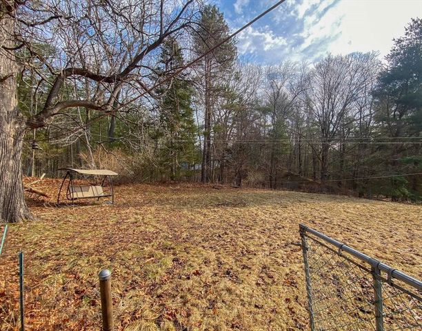 78 Franklin St, Douglas, MA 01516