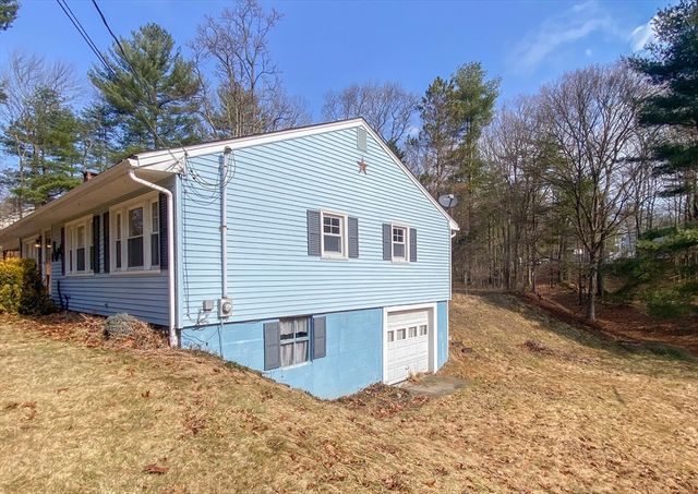 78 Franklin St, Douglas, MA 01516