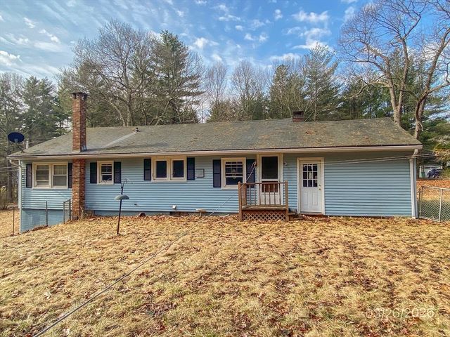 78 Franklin St, Douglas, MA 01516