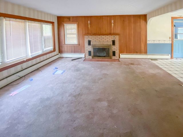 78 Franklin St, Douglas, MA 01516