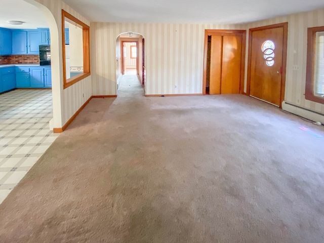 78 Franklin St, Douglas, MA 01516