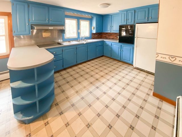 78 Franklin St, Douglas, MA 01516