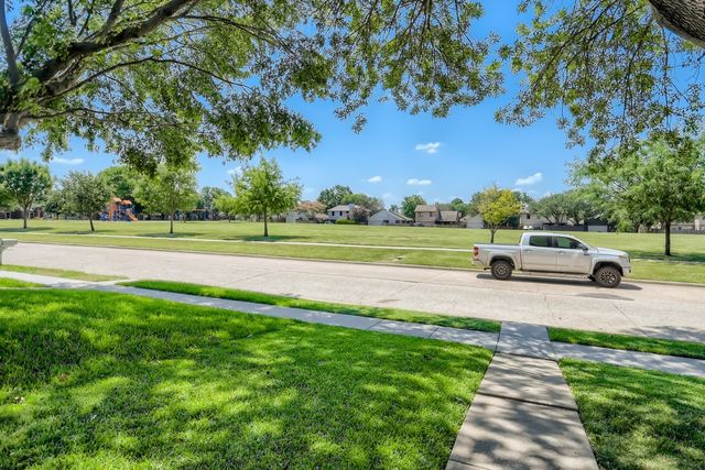 627 Meadowbrook Street, Allen, TX 75002