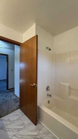 N93W27616 Quail Hollow COURT, Hartland, WI 53029