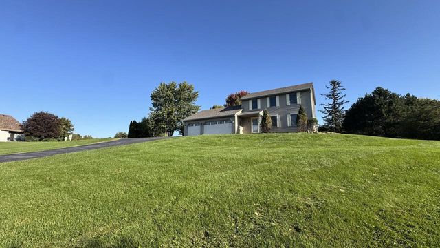 N93W27616 Quail Hollow COURT, Hartland, WI 53029