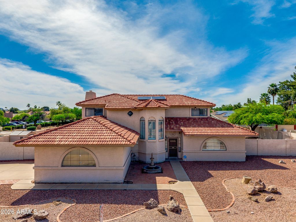 Image 2 of property listing at 14802 N 47th Street, Phoenix, AZ 85032