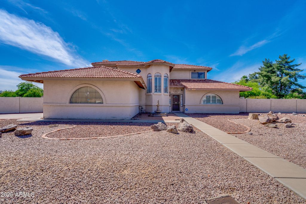 Image 4 of property listing at 14802 N 47th Street, Phoenix, AZ 85032