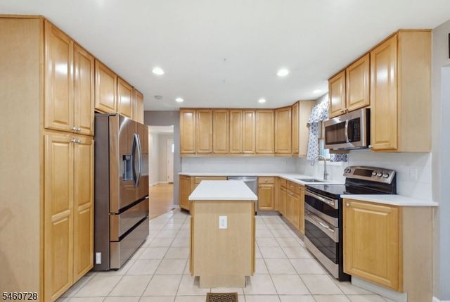1569 Alps Rd, Wayne Twp., NJ 07470