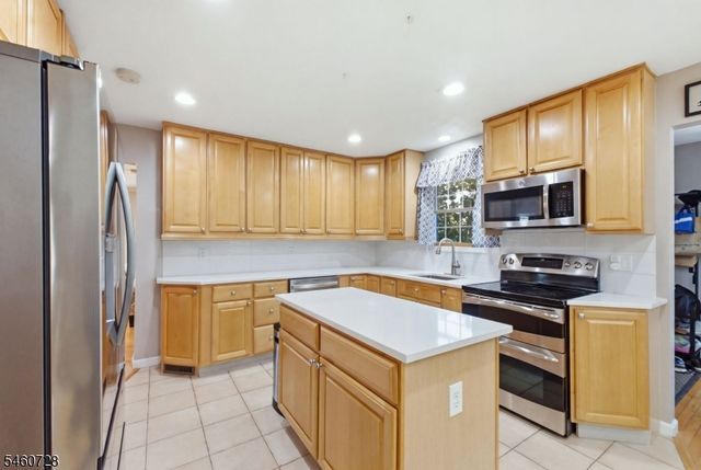 1569 Alps Rd, Wayne Twp., NJ 07470