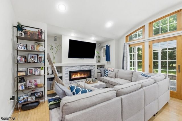 1569 Alps Rd, Wayne Twp., NJ 07470