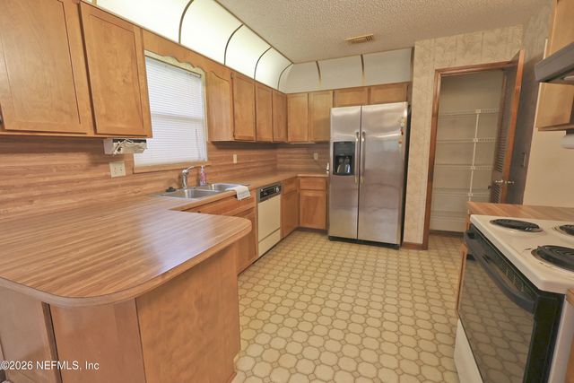 553 THOMAS STONE Court, Orange Park, FL 32073