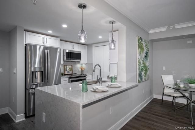 100 Glen Street N2318, Glen Cove, NY 11542