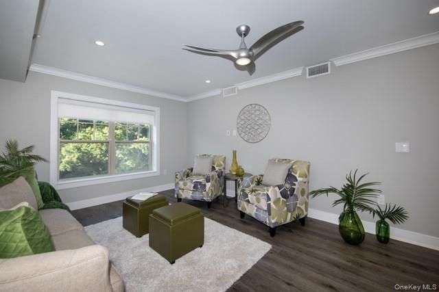 100 Glen Street N2318, Glen Cove, NY 11542